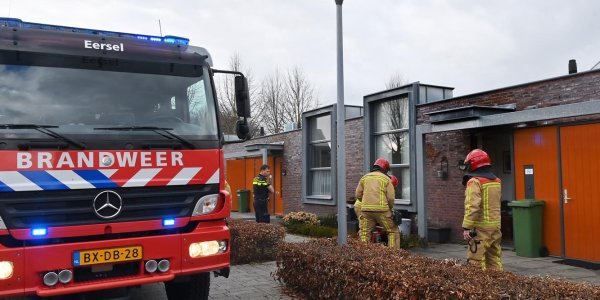 Foto: Bewoonster en hond op tijd uit woning na brandmelding in Eersel