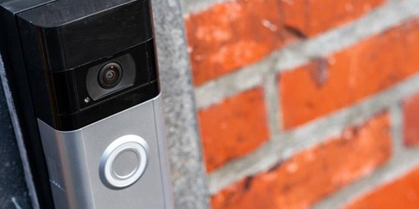 Foto: Deurbel legt vast hoe man zich in tuin bevredigt en buurjongen (8) bedreigt