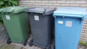 3 containers afval groen grijs en blauw