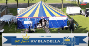 Een grote tent op het terrein van KV Bladella in verband met het jubileum weekend