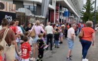 Jong en oud rond het Philips Stadion