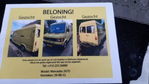 pamflet met foto van de gestolen bus