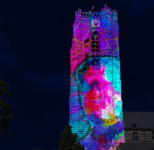 GLOW Lichtkunstwerk op de basiliek